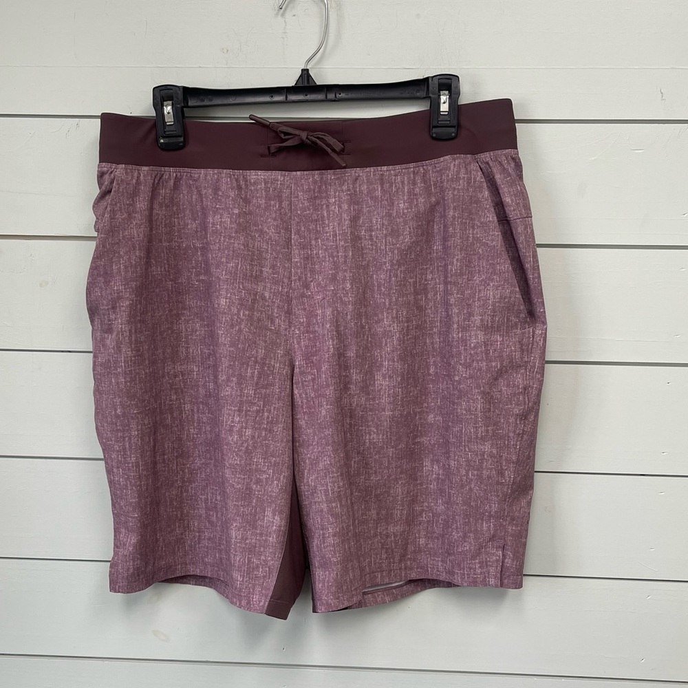 Lululemon T.H.E. Short 9” liner sunbleached cherry cola men’s size large